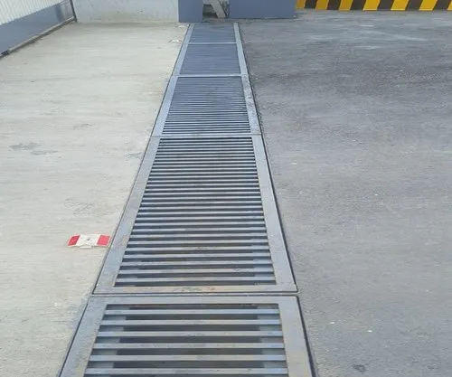 Grill-Covered Well with Motor